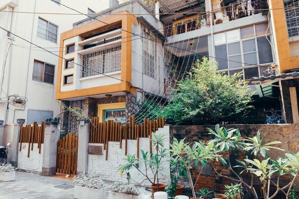 With Inn Hostel Kaohsiung Exterior photo