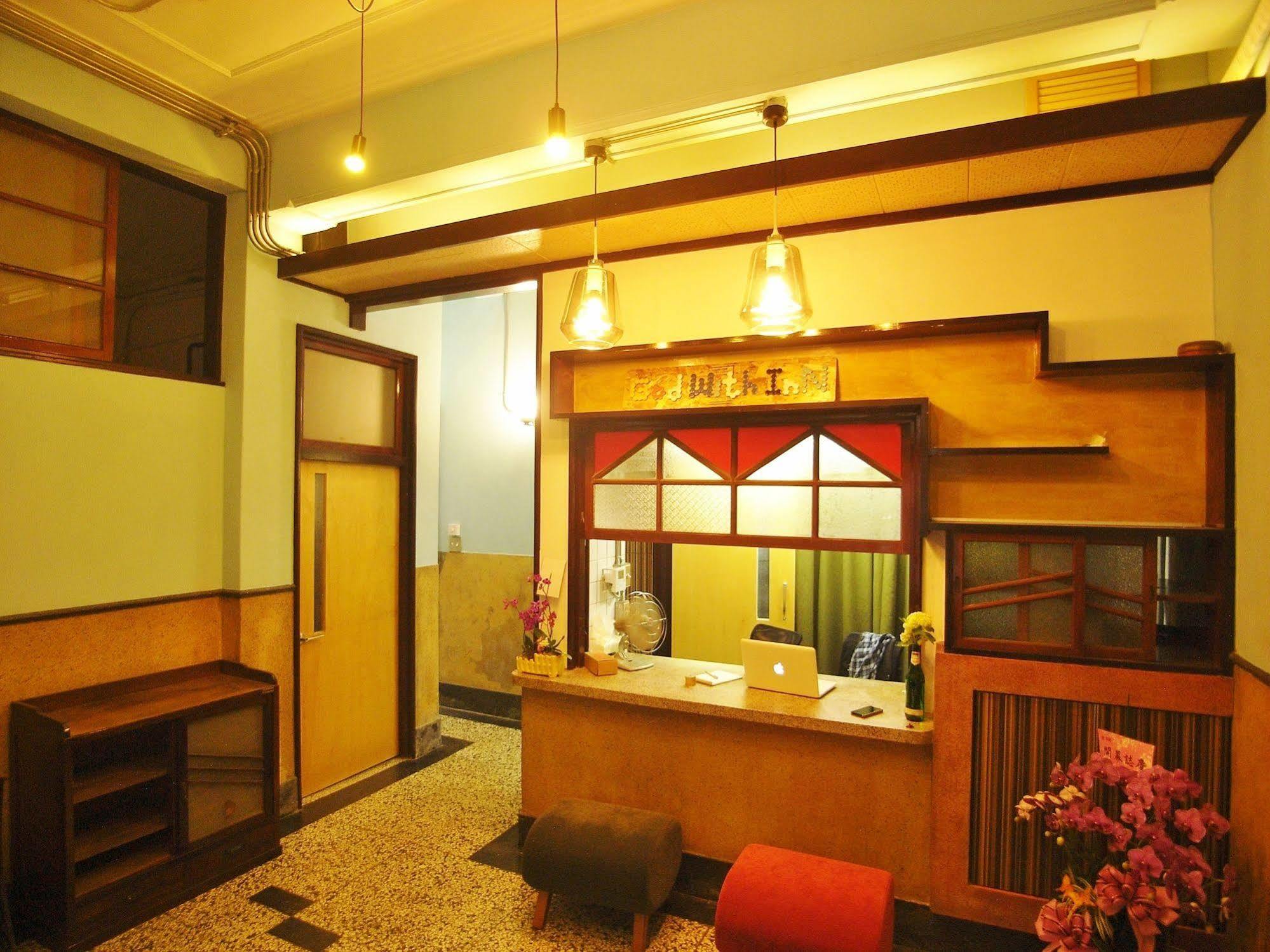 With Inn Hostel Kaohsiung Exterior photo